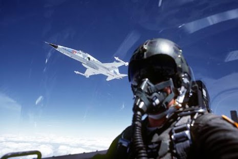Pilotenhelm.jpg